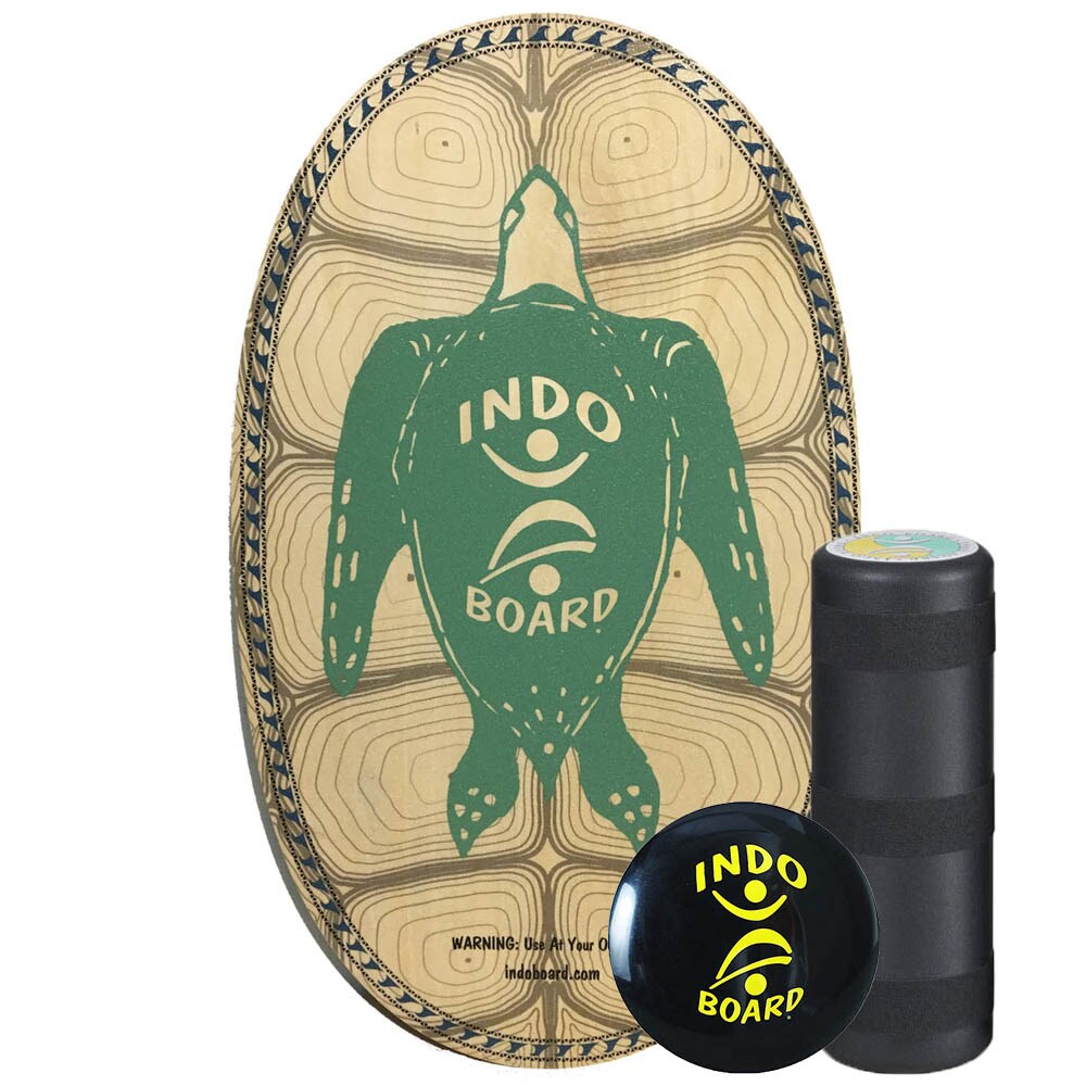 Indo Board Original balansbräda (Sea Turtle design) i björkplywood med rulle och den mindre IndoFLO-kudden. Visar ett komplett set för balansträning