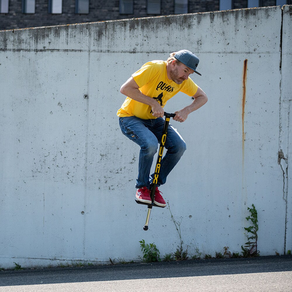 Qu-Ax hoppstylta (pogostick) för vuxna med vikt 55–80 kg – robust för avancerad hoppning