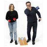 Spelar Cornhole Original – klassiskt utomhusspel med träbräda och kastpåsar