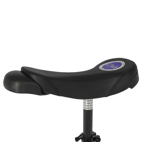 Närbild på sadel till Club Freestyle 26" – ergonomisk form med grepphandtag framtill.