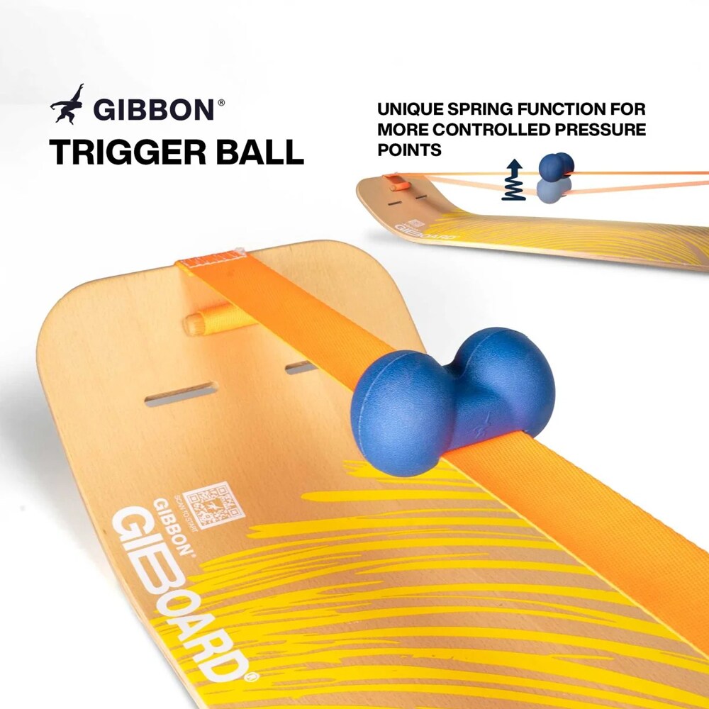 Närbild på en blå GIBBON Trigger Ball fäst med ett orange spännband på en GIBBOARD, med en illustration som visar produktens fjäderfunktion för kontrollerade tryckpunkter.