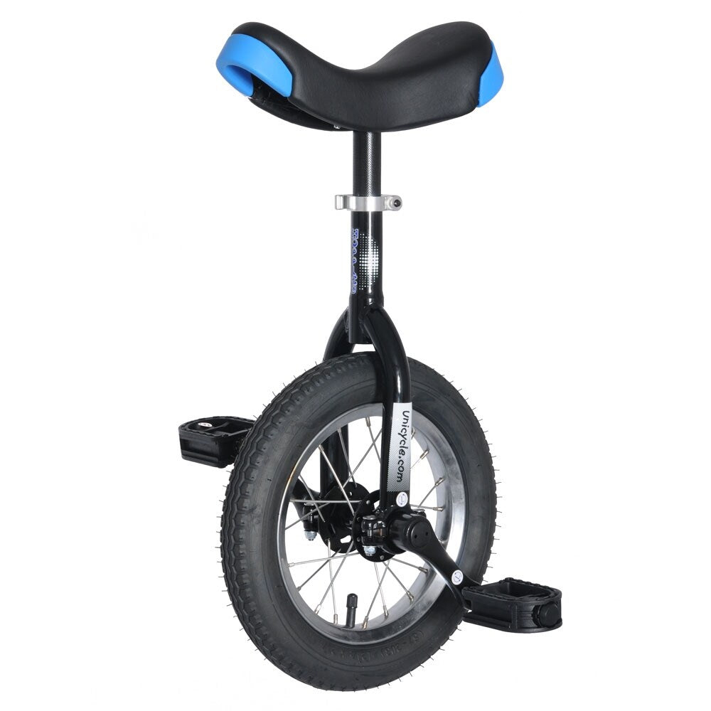 Svart Hoppley 12 tums enhjuling för barn (3–6 år). Har svart sadel med blå detaljer och svarta plastpedaler