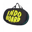 Svart bärväska/transportväska för Indo Board balansbräda. Väskan har en gul Indo Board-logotyp och ett bärhandtag