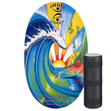 Indo Board Original balansbräda (Bamboo Beach design) med illustration av solnedgång och stor blågrön våg, komplett med svart rulle