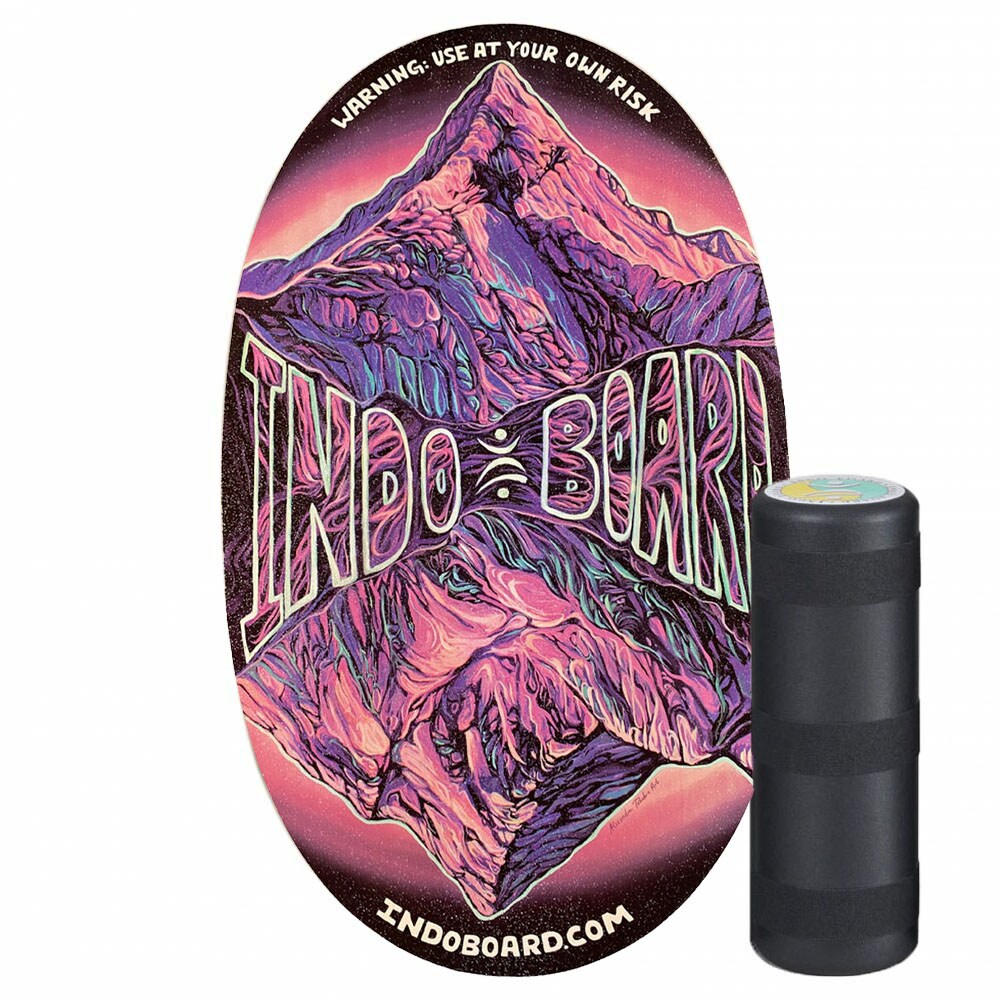 Indo Board Original balansbräda (Mountain design) med dramatiskt bergsmotiv i lila och rosa nyanser, komplett med svart rulle