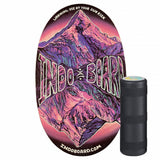 Indo Board Original balansbräda (Mountain design) med dramatiskt bergsmotiv i lila och rosa nyanser, komplett med svart rulle