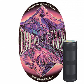 Indo Board Original balansbräda (Mountain design) med dramatiskt bergsmotiv i lila och rosa nyanser, komplett med svart rulle
