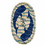 Oval Indo Board balansbräda (deck) i Whale-Shark design med två valhajar mot en bakgrund av havsvågor i blåa och gula nyanser