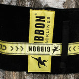 Närbild på monterad Gibbon ClassicLine med TreeWear – skyddande träskydd och slackline i uppspänd läge