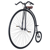 UDC Mk5 Penny Farthing höghjuling i svart. Visar det stora framhjulet, lilla bakhjulet, det bruna sätet och det svarta styret