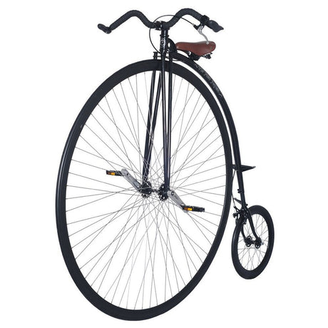 UDC Mk5 Penny Farthing höghjuling i svart. Visar det stora framhjulet, lilla bakhjulet, det bruna sätet och det svarta styret