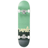 Verb Waves komplett skateboard – undersida med grafik och double kicktail
