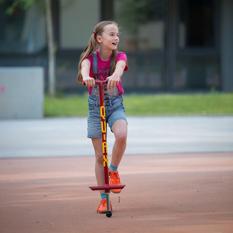 Qu-Ax hoppstylta (pogostick) för barn med vikt mellan 20–30 kg – tålig lekutrustning