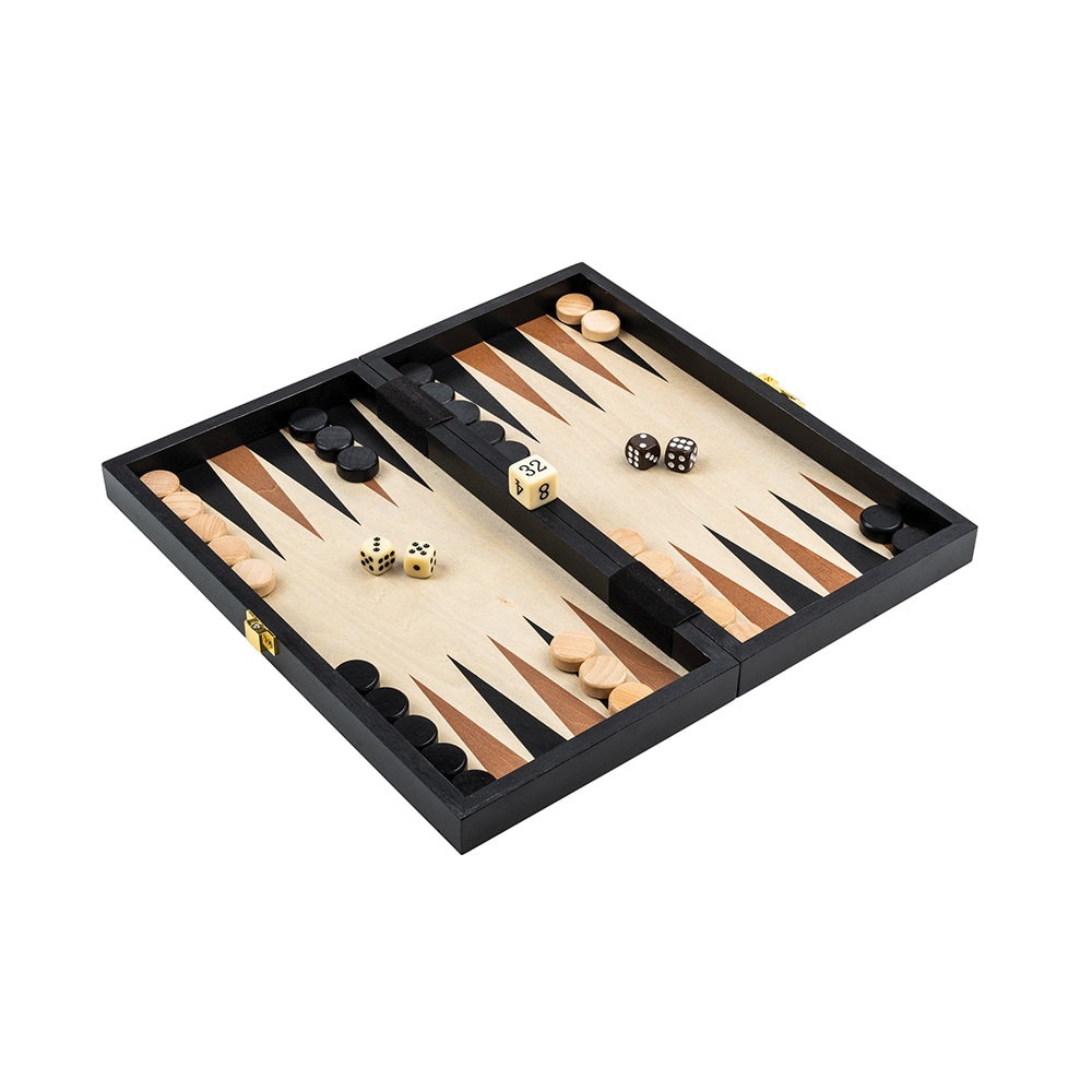 Resesetets insida visar Backgammon-spelplanen med spelbrickor och tärningar