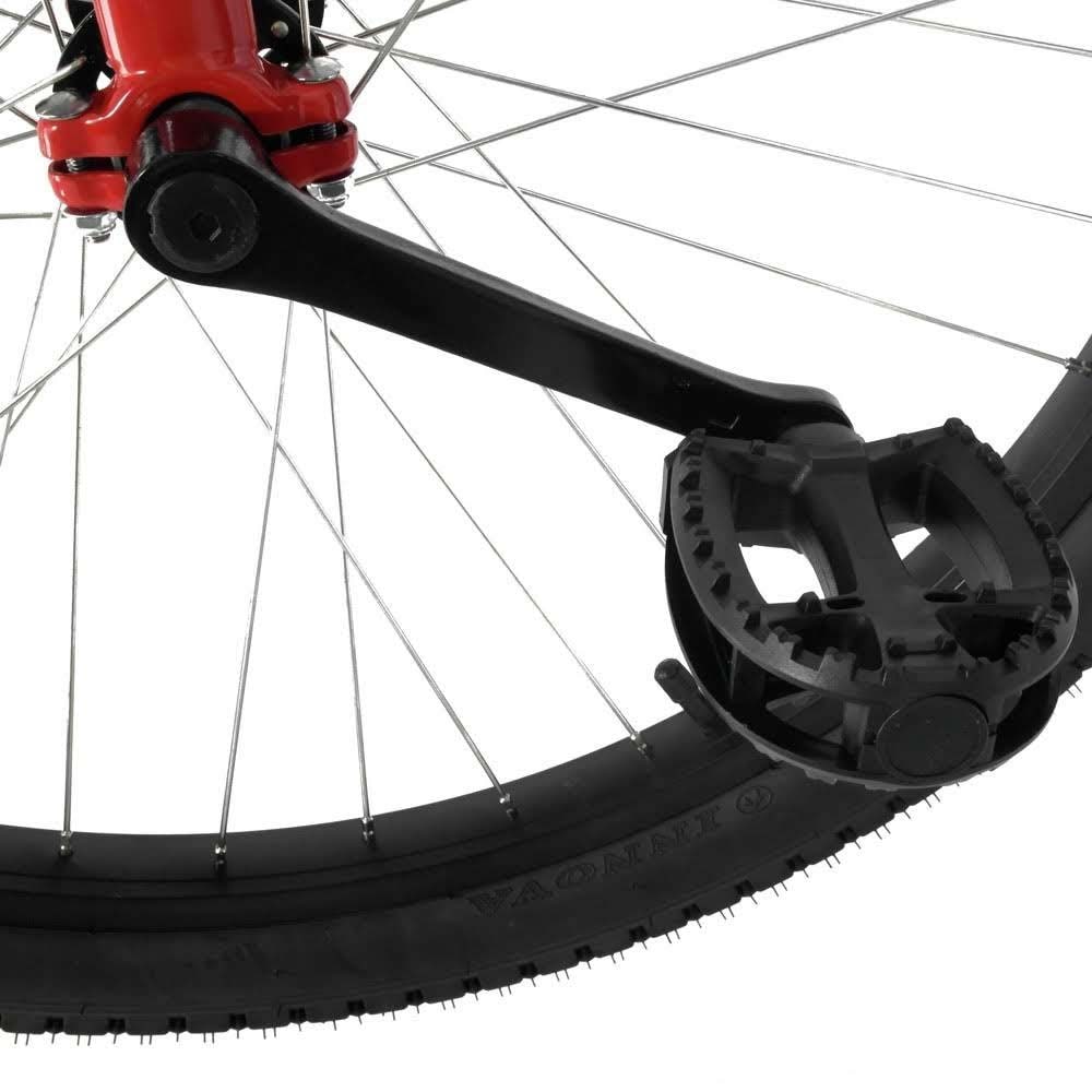 Närbild på pedal till Club Freestyle 26" – plastpedal med struktur för bra grepp.
